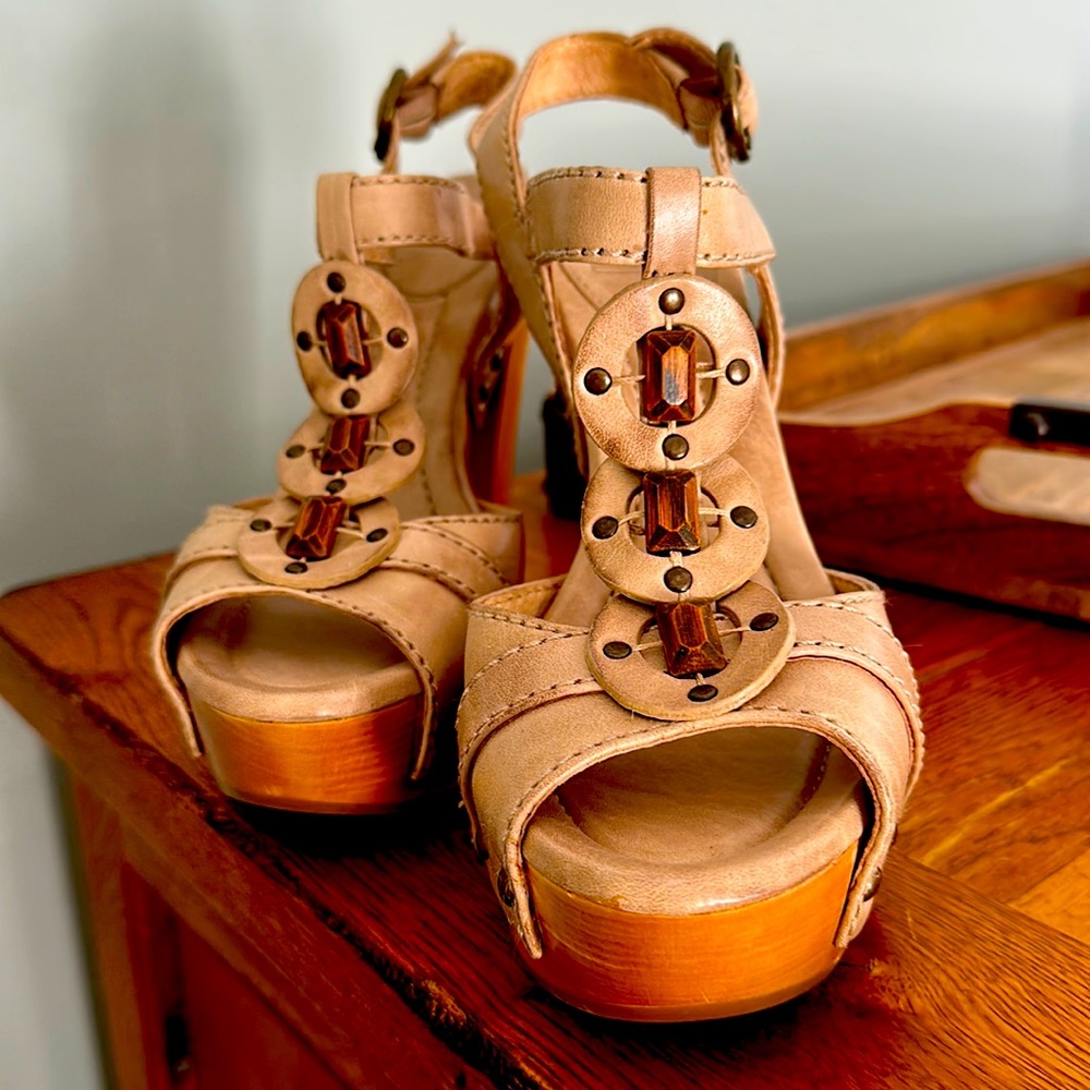 Frye platform sandals NWOT